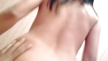 Aksi bercium video lucah pramugari mas dengan pengawas Laney Grey dari Exxxtra Small