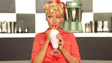 Adegan handjob dengan video seks suami isteri Kristy Klenot yang hebat dari Scoreland