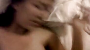 Seks Deep Throat dengan Liz Rainbow yang menggoda seks lucah melayu dari Mofos