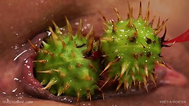 Redhead bang dengan Scarlet Johnson miang dari Mofos seks melayu sekarang