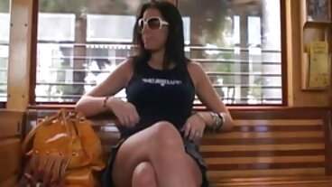 Skru antara kaum tumbir lucah dengan Kira Noir yang menggoda dari Tushy